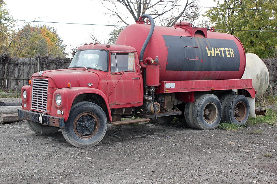 Water tank delivery truck Sharjah Al Dhaid