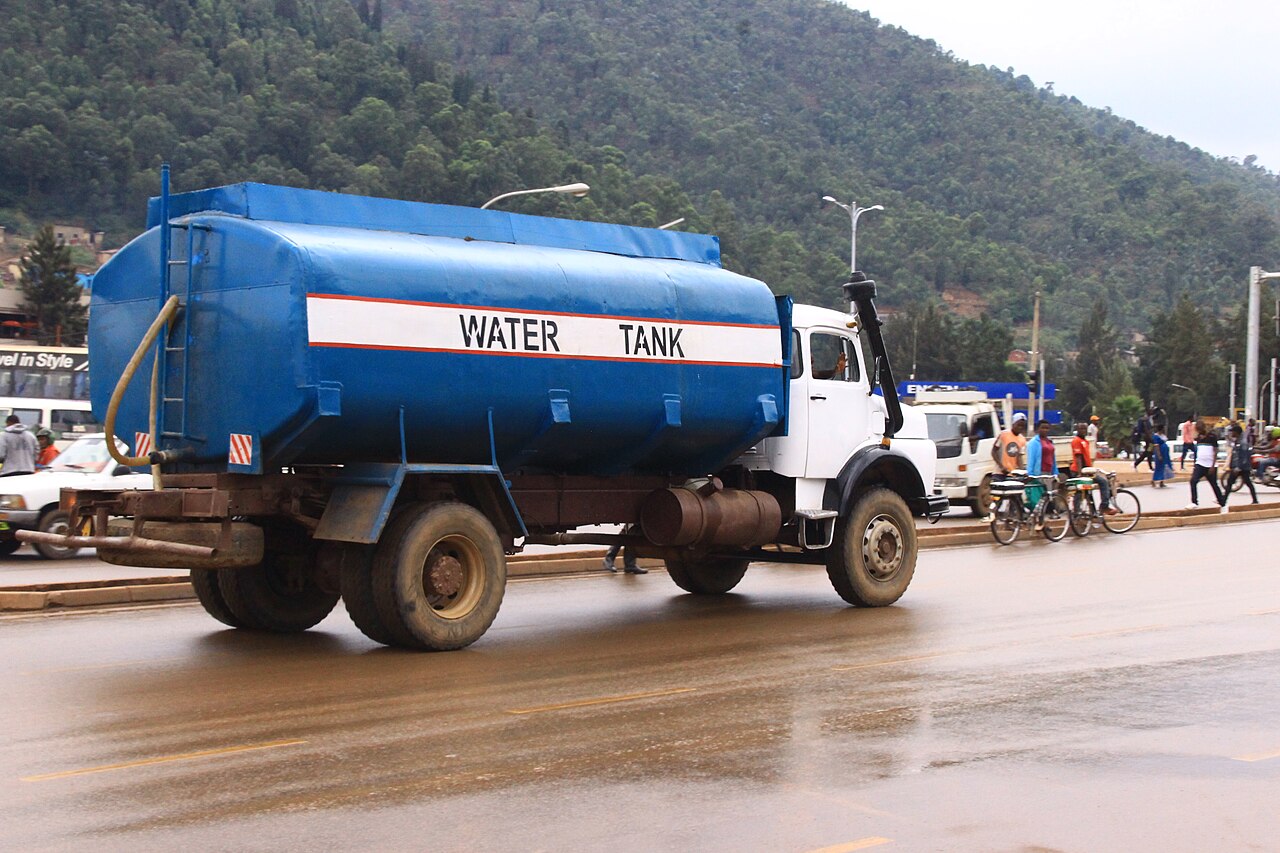 On-site water tank delivery placement Sharjah